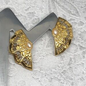 Vintage gold tone open fan statement earrings.